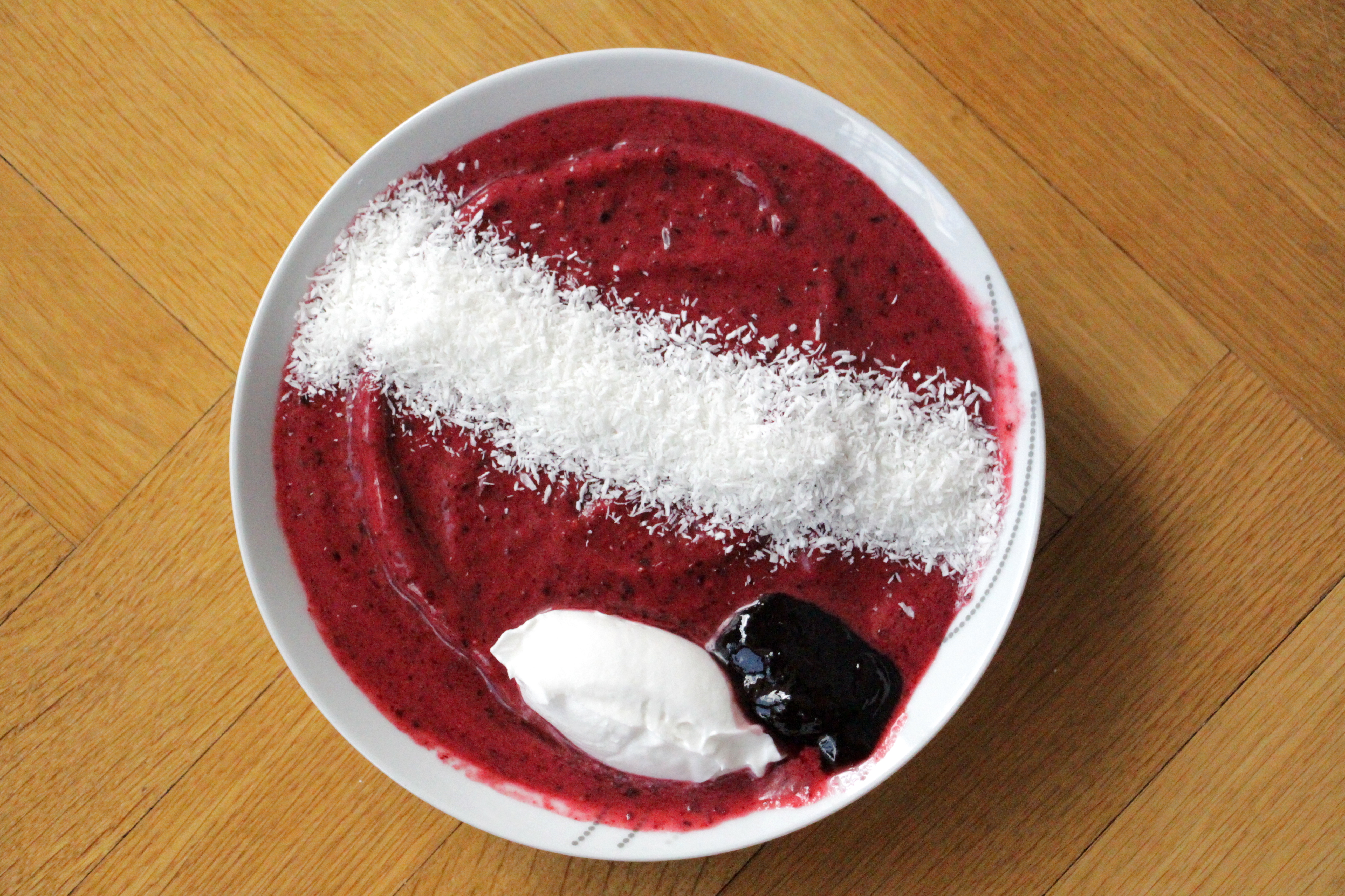 berry smoothie bowl