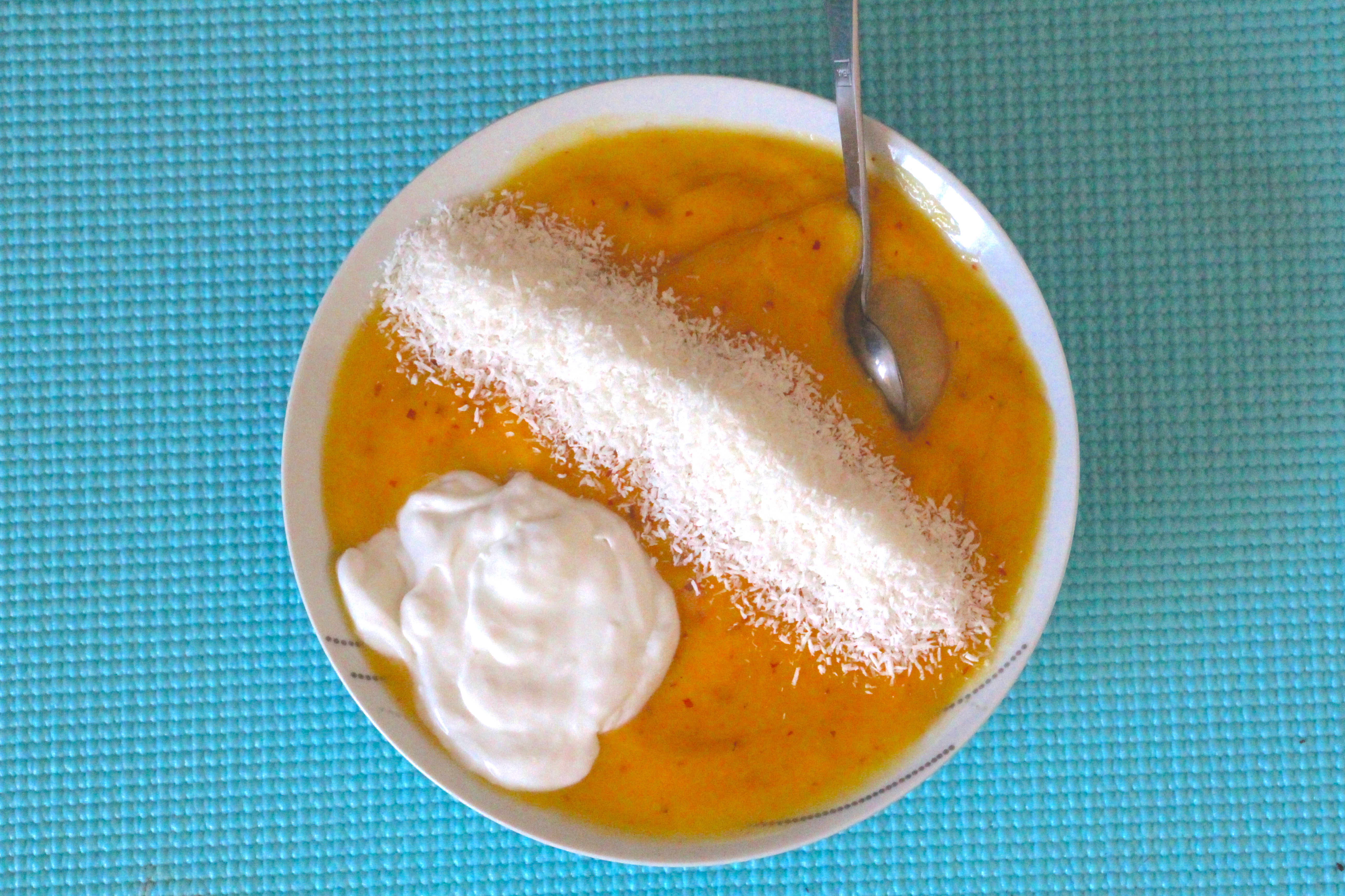 mango smoothie bowl