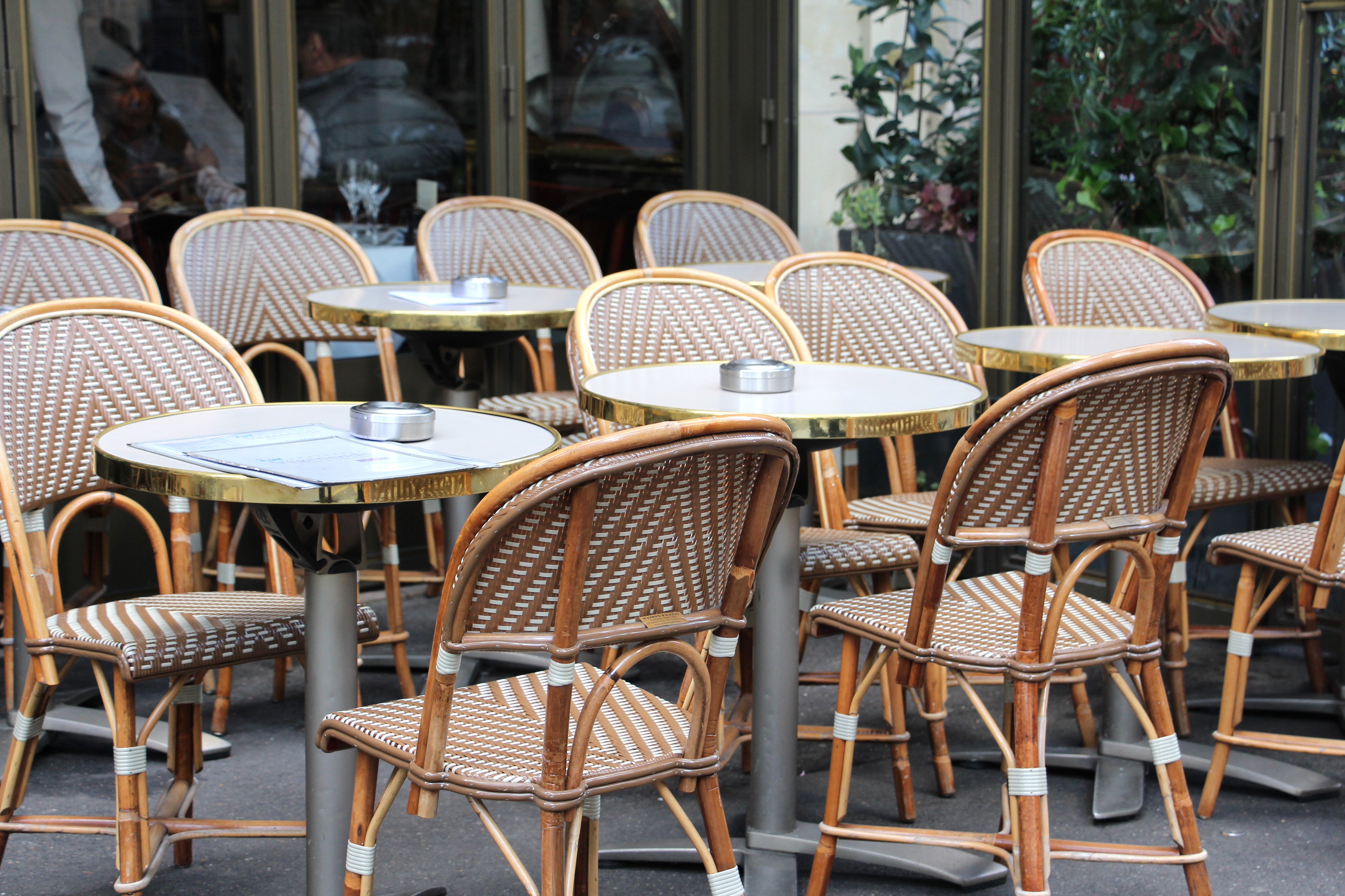 cafÃ© tables paris