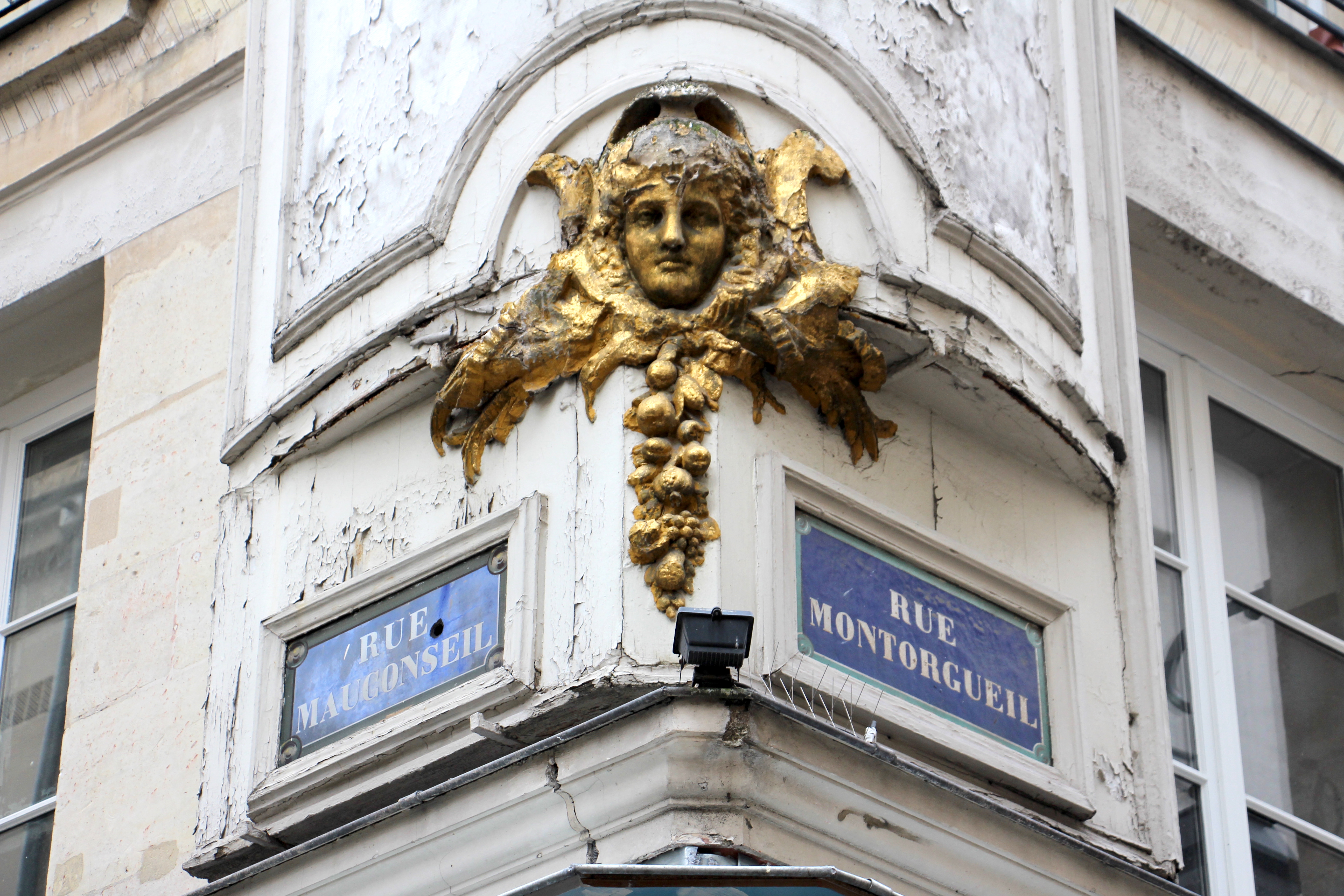 paris street sign