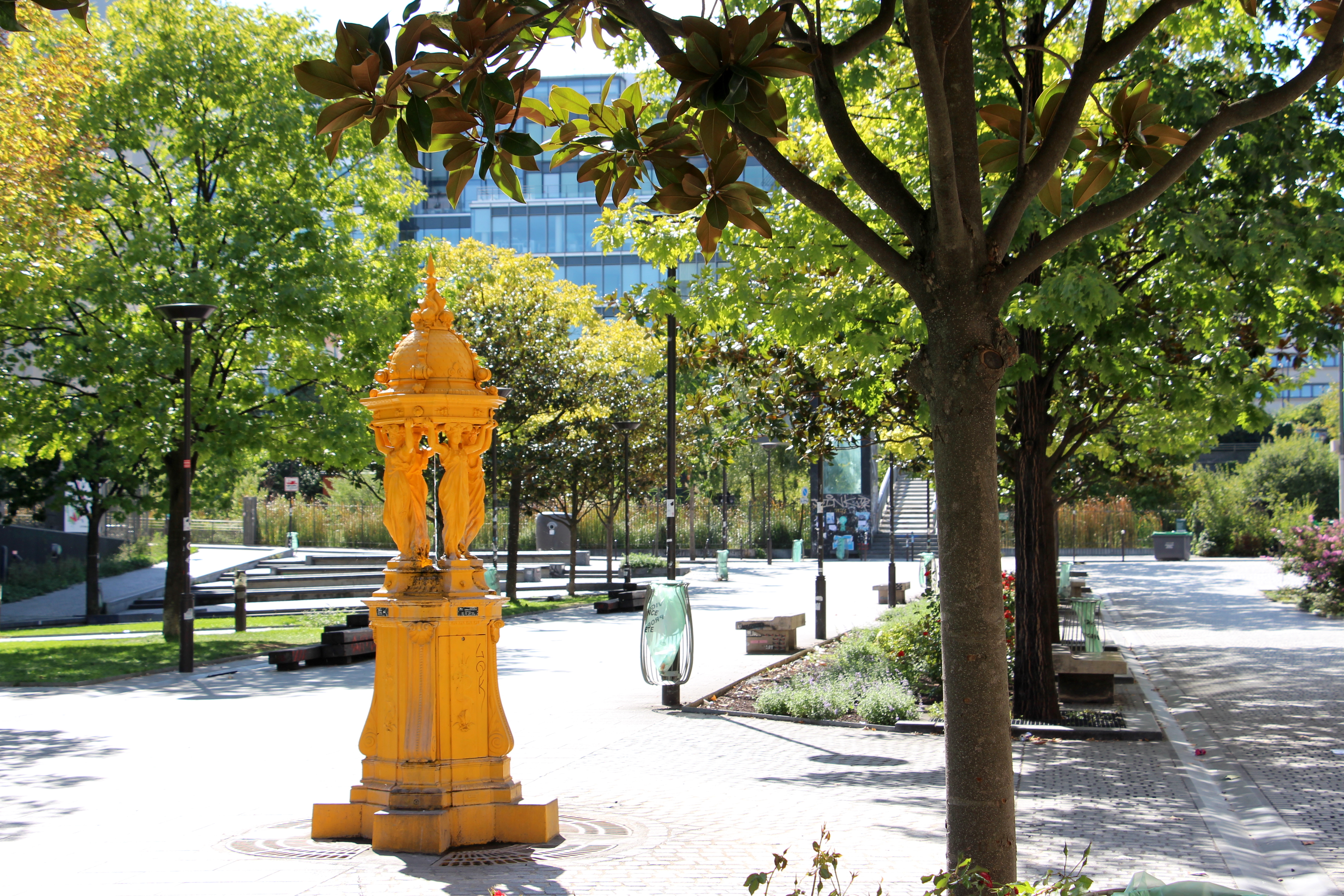 yellow wallace fountain